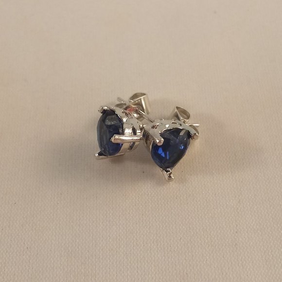 Silver Plated Navy Blue Heart Cut Diamond Zircon Stud Earrings Gorgeous Gift - Picture 3 of 6